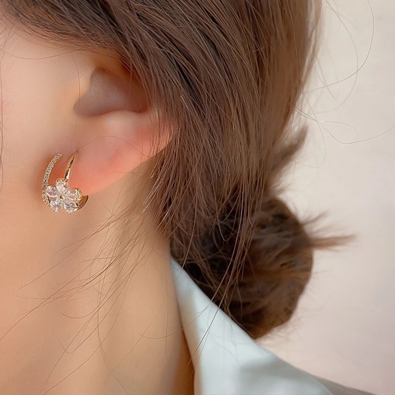 1 Đôi Bông Tai Hình Hoa Ba Lớp Đính Đá Thời Trang Sang Trọng