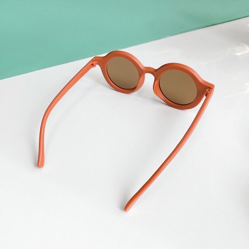 Kính gọng tròn dễ thương thời trang cho bé