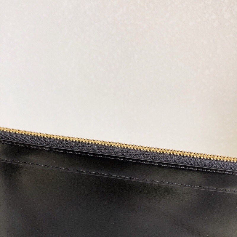 Túi clutch họa tiết tăm cổ điển về hàng, da bò sản xuất đơn giản, phóng khoáng, bên trong là vải dệt ba màu thom browne