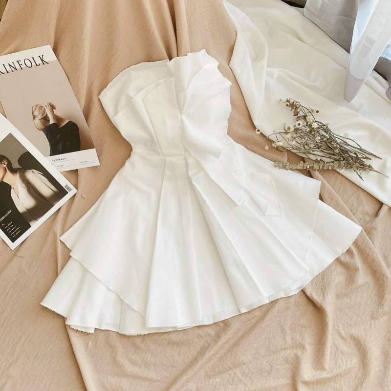 Đầm trắng ống xếp li xoè