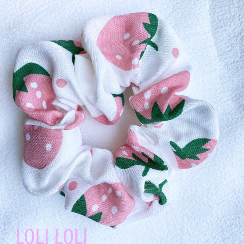 Scrunchies  cột tóc caro  trái dâu nhí xinh xinh.Buộc  tóc hoạ tiết trái cây Hoa quả dễ thương nhiều màu LOLI