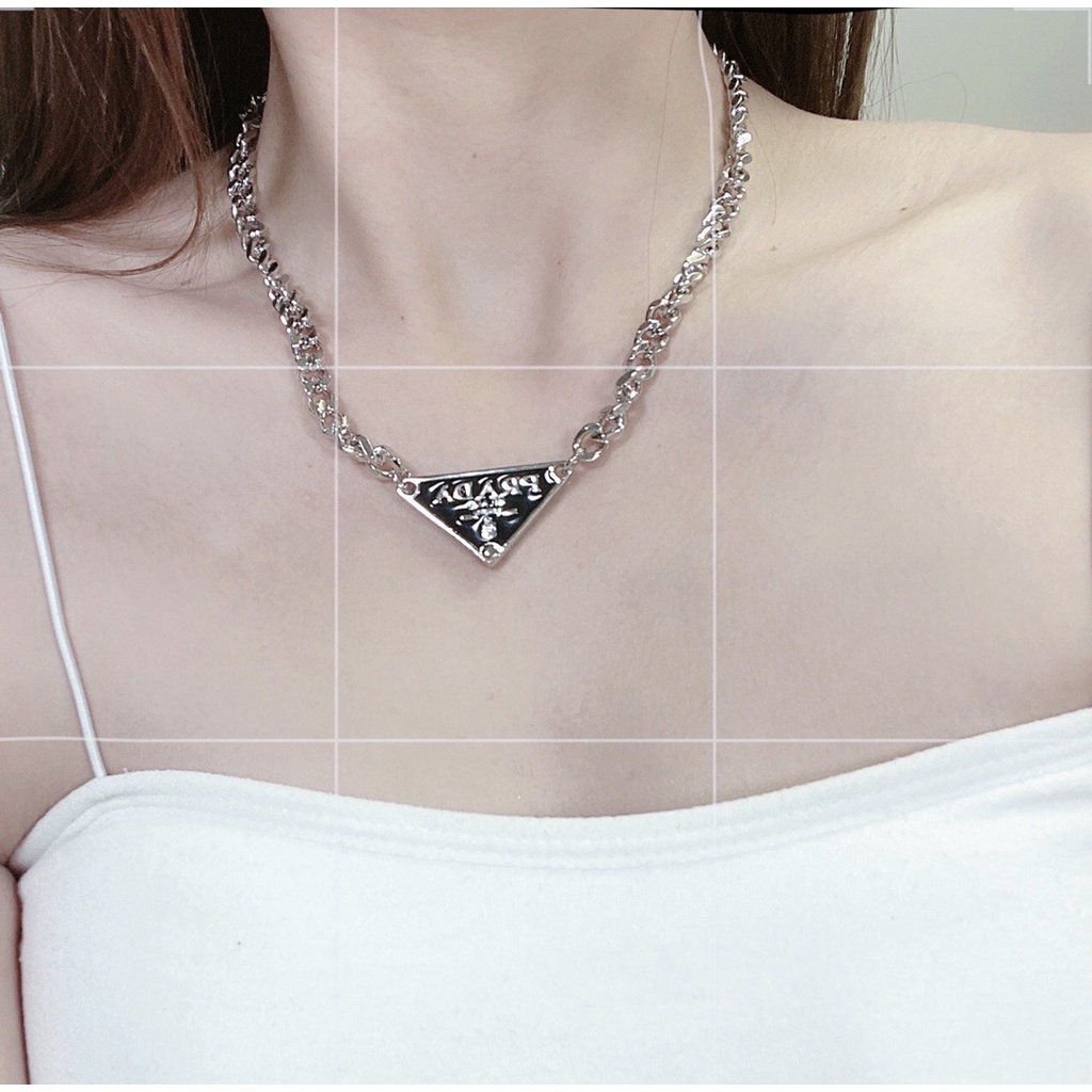 Dây chuyền Prada bằng thép titan mặt hình tam giác thời trang dành cho bạn nữ