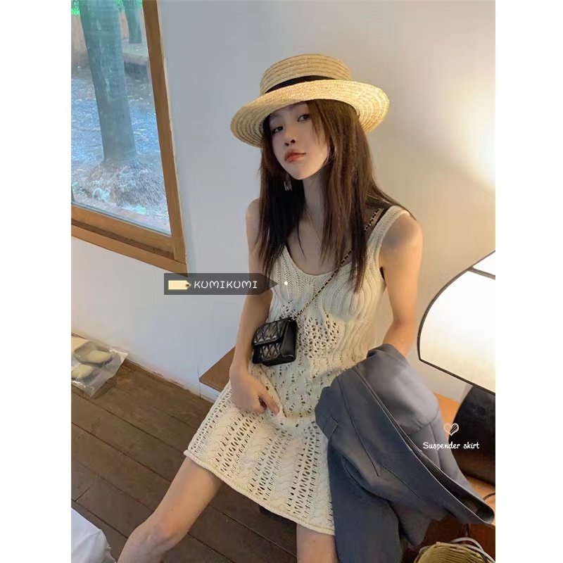 [13C] Đầm Dệt Kim Hai Dây Dáng Ngắn Xếp Chồng Lỗ Mẫu Mới Thời Trang Mùa Xuân