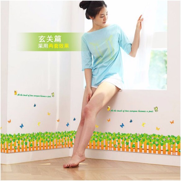 Decal trang trí chân hàng rào cỏ
