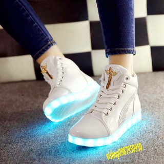 Giày Phát Sáng Trắng VIỀN Chữ Thập Cổ Cao PHÁT SÁNG 7 MÀU 11 CHẾ ĐỘ ( kèm video)