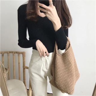 Áo len cổ tim
