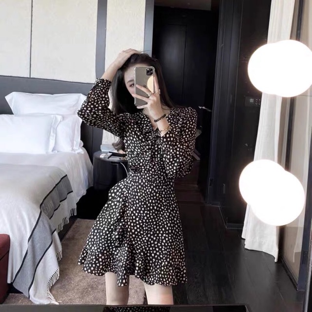Váy đen dài tay hoạ tiết nhí