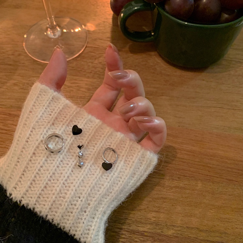 Khuyên Tai Tua Rua Hình Trái Tim Đính Đá Zircon Màu Đen Phong Cách Hàn Quốc Sang Trọng Cho Nữ