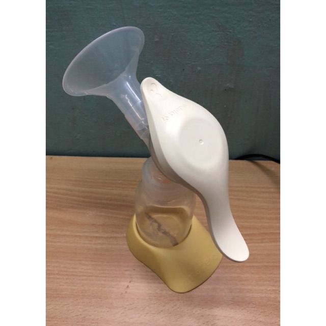 Máy hút sữa tay Medela Harmony