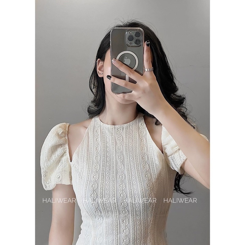 Váy ren cổ yếm khoét vai