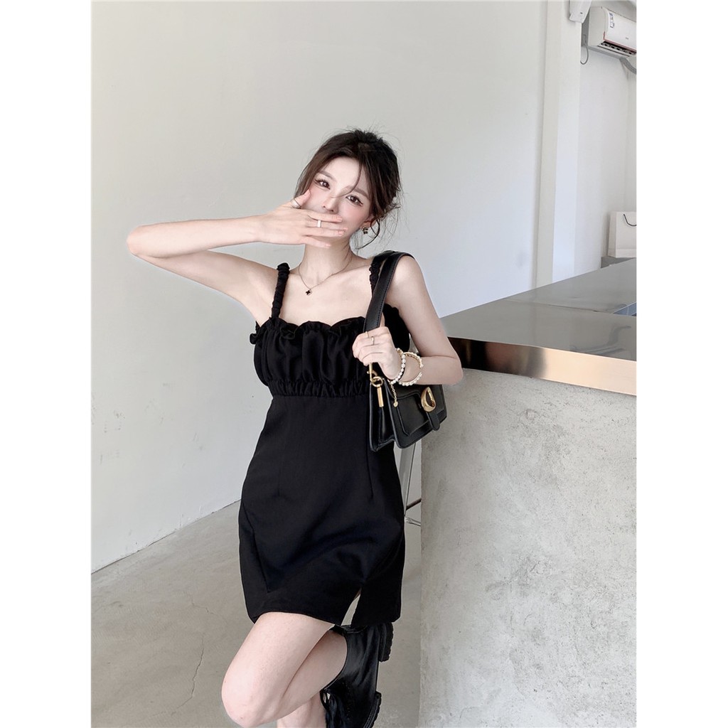 Đầm Hai Dây Cổ Vuông Hở Lưng Màu Đen Quyến Rũ