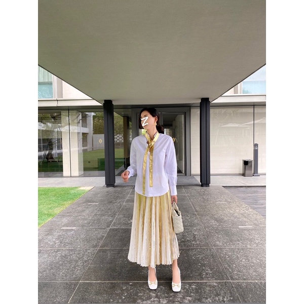Áo sơ mi nữ dài tay dáng rộng cổ đức kèm dây da ánh kim có thể thắt eo thắt nơ ở cổ thương hiệu Valentino cao cấp