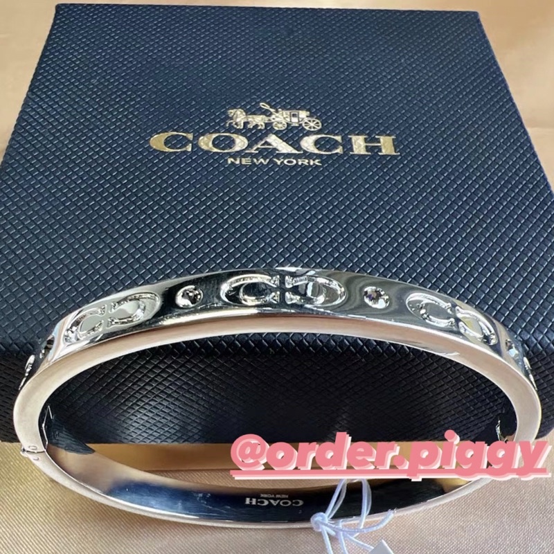 Vòng Tay Coach Kissing C Hinged Fullbox - Chính hãng