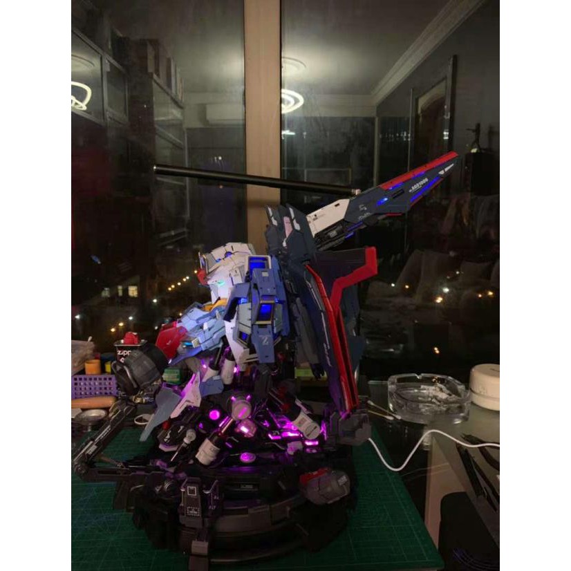 Mô Hình Lắp Ráp Bán Thân 1/35 Zeta Bust (YiHui)