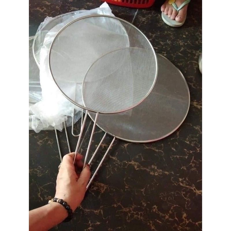 Vỉ Đạy Chảo Bằng Lưới Inox Có Tay Cầm Chống Bắn Mỡ Hiệu Quả