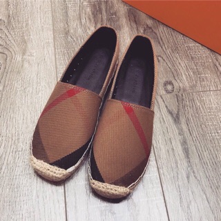 giày burberry fullbox về