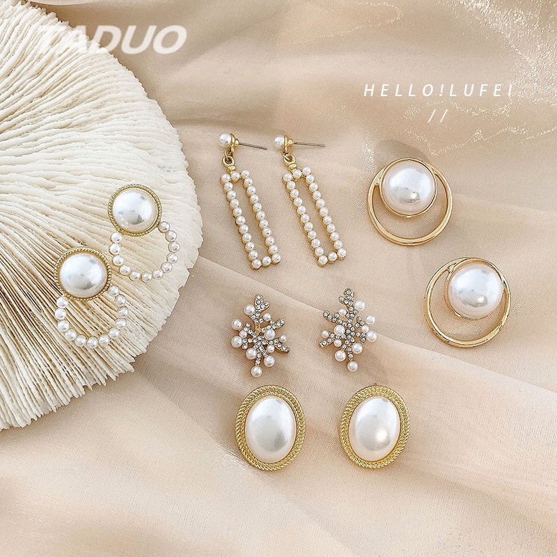 Bông tai đính ngọc trai phong cách Hàn Quốc