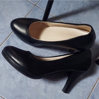 [ Thanh lý ] Giày cao gót đen da lì mũi tròn 7 phân size 39