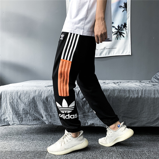 Adidas Sports boxer shorts, three leaf closets in the fall.