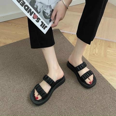 Dép lê da mịn đen trắng quai 2 cầu nhún đế siêu nhẹ - 2P