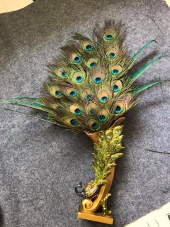 Bình chim công đế vuông sang trọng