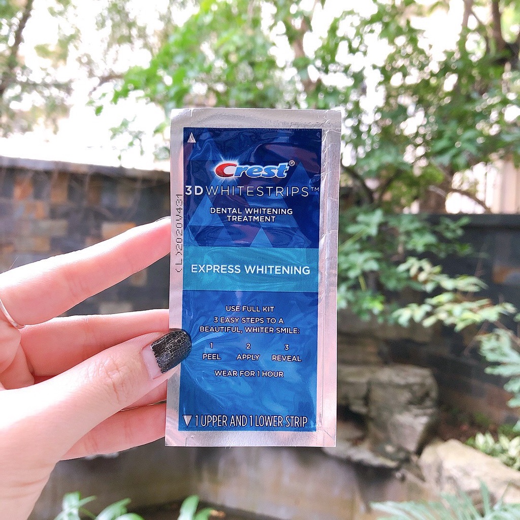 Miếng dán trắng răng Crest 3D White Whitestrips