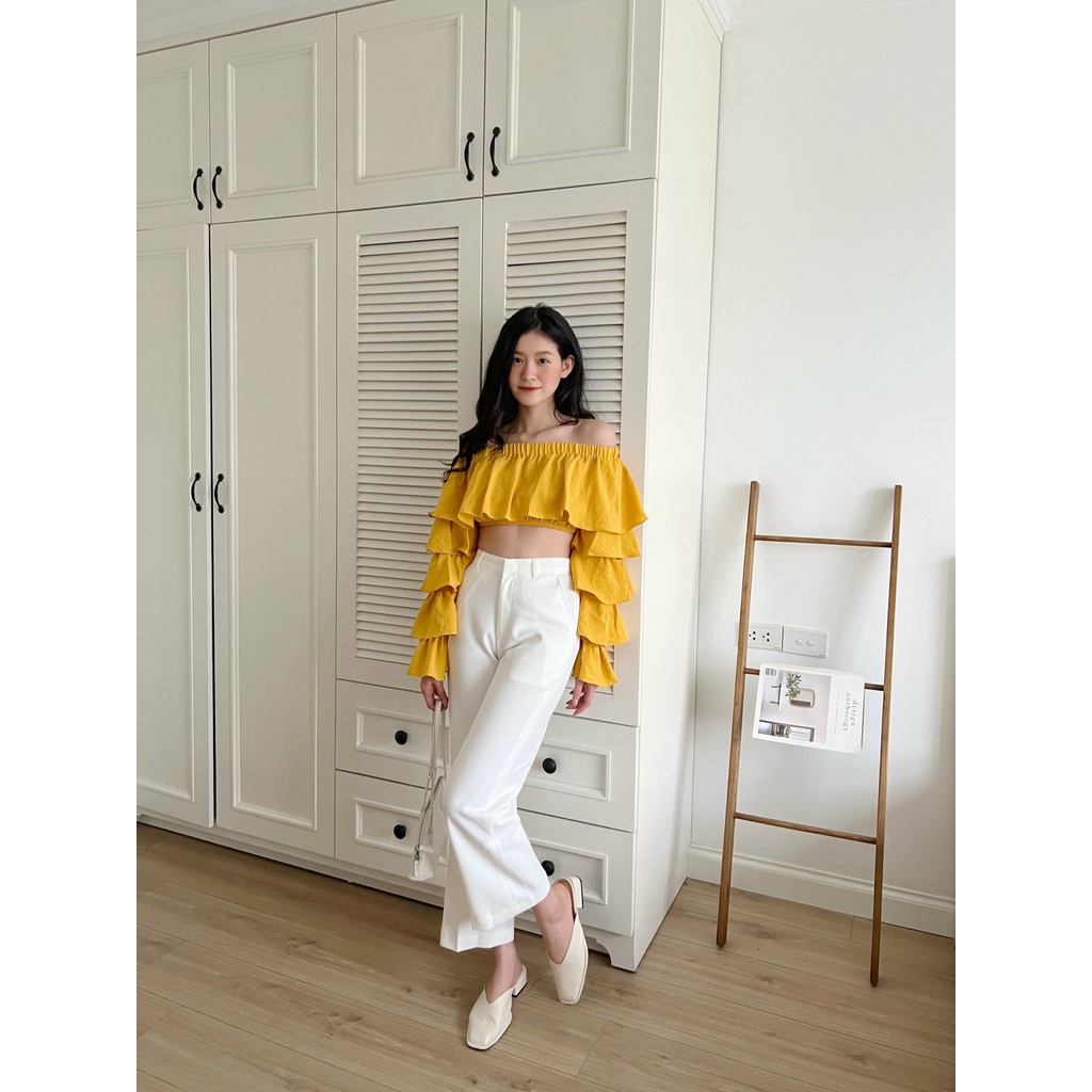 YU CHERRY | Áo trễ vai tay nhiều tầng Ruffle Sleeve Off Shoulder YA410