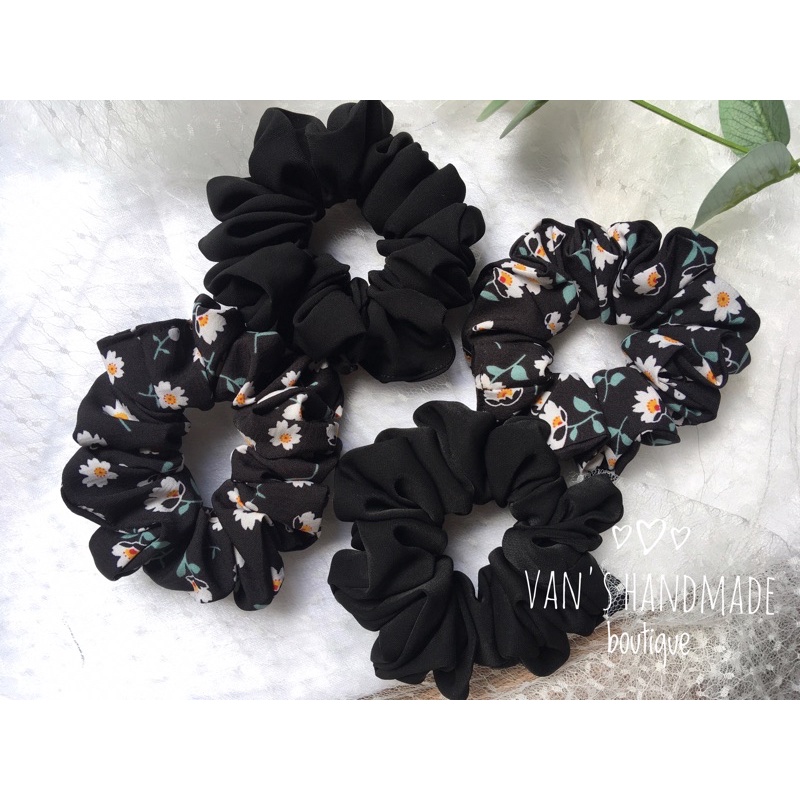 Cột tóc vải scrunchies tone đen (handmade)