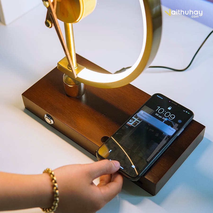 Đèn Trang Trí Đồng Hồ Vaithuhay Clock Lamp Tích Hợp Sạc Không Dây
