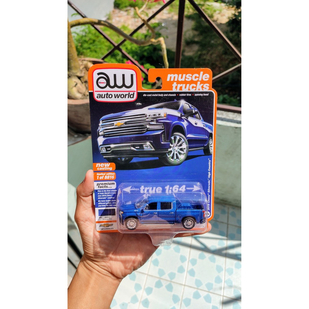 Mô hình tĩnh Auto World Silverado High Country tỷ lệ 1:64
