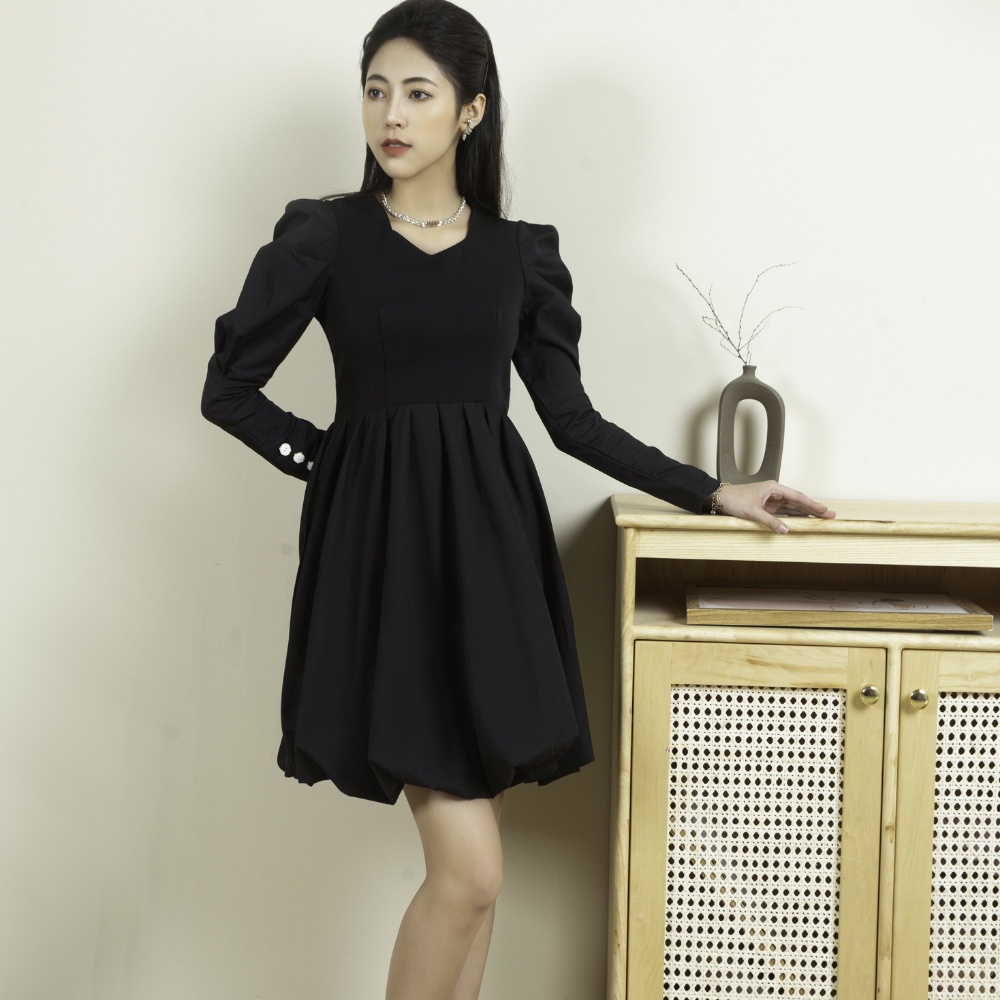 Váy Suông Đen Kann Mode Cổ Tròn Tay Dài Bồng Bềnh Tiêu Thư Vải Dobby HV82