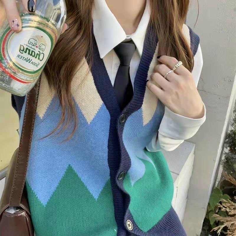 Áo len nữ Ghile ô trám mix cùng sơ mi hoặc len dài tay đều đẹp