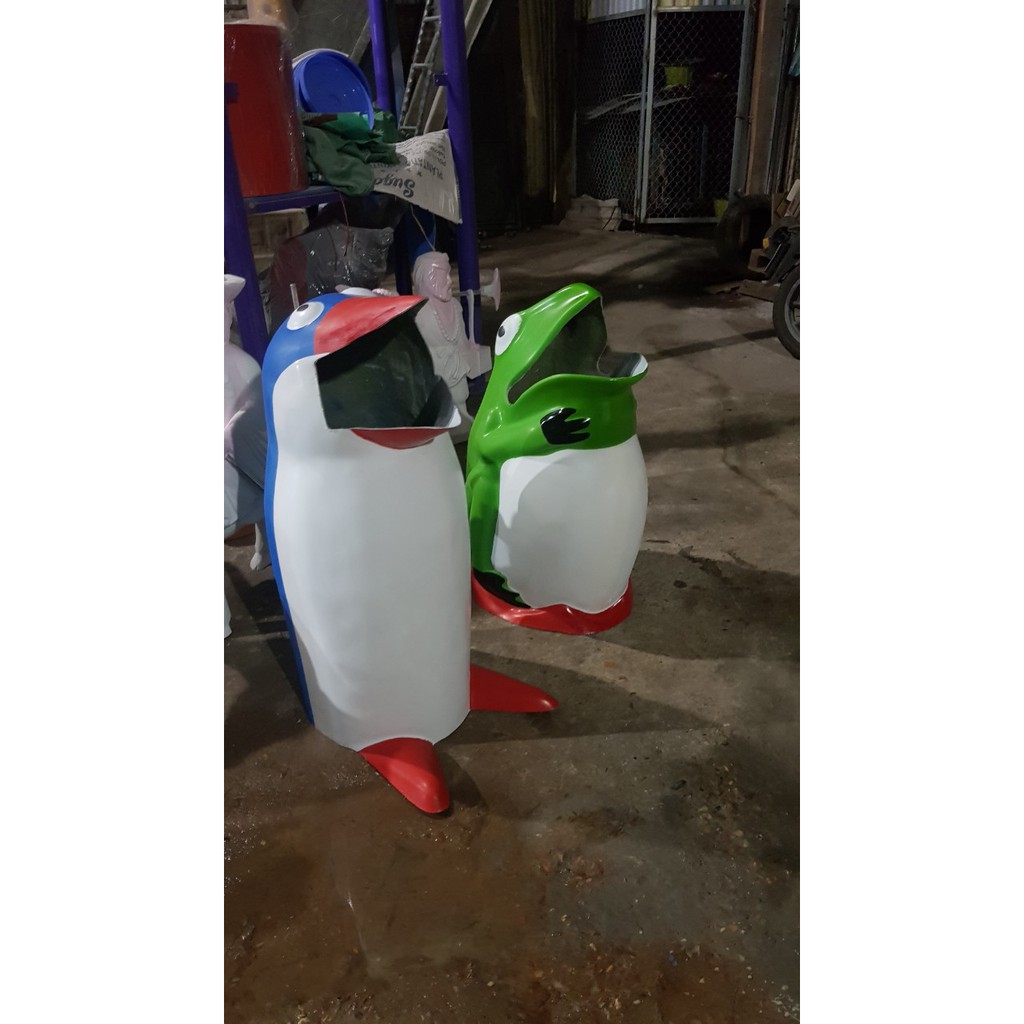 Thùng để rác hình con chim cánh cụt ,con ếch