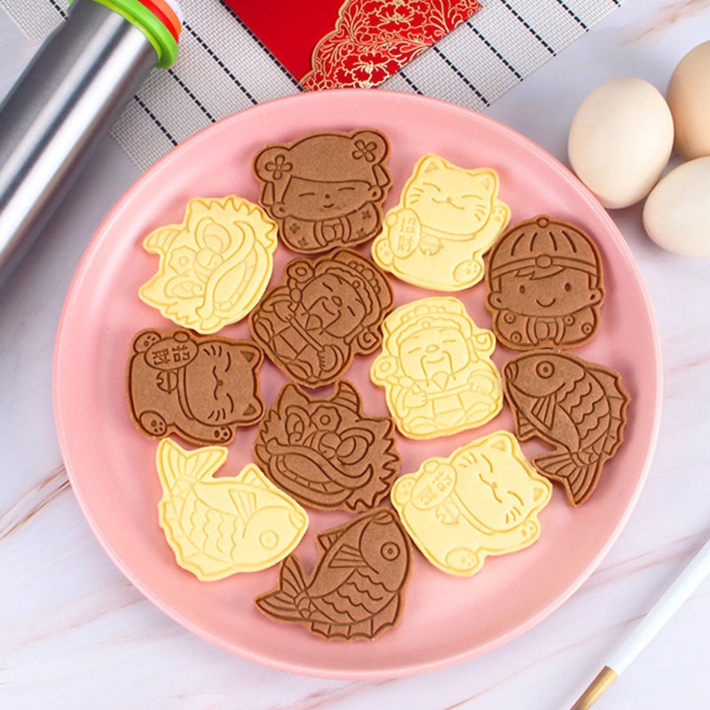 Set 6 Khuôn Nhựa Làm Bánh Quy Họa Tiết Năm Mới