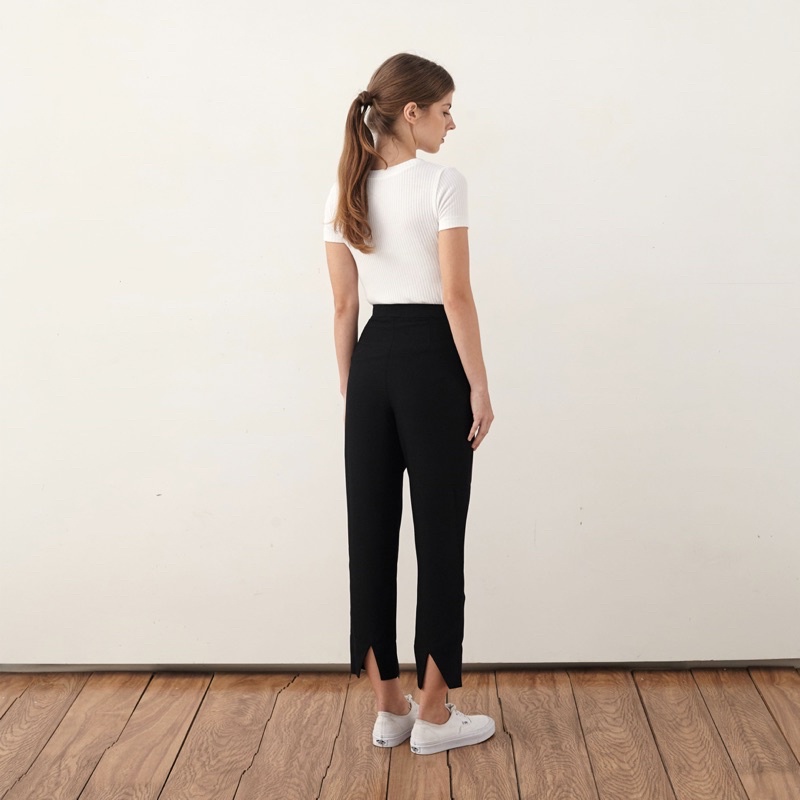 Andabove - Quần tây nữ xẻ gót chữ V - V Pants - Màu Đen