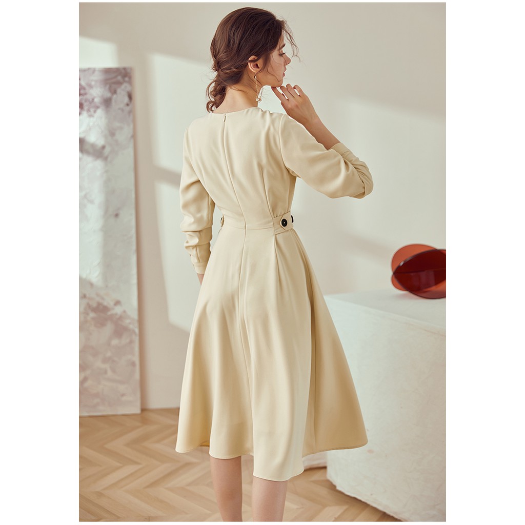 Đầm xòe cổ tròn tay dài kem trơn sang trọng