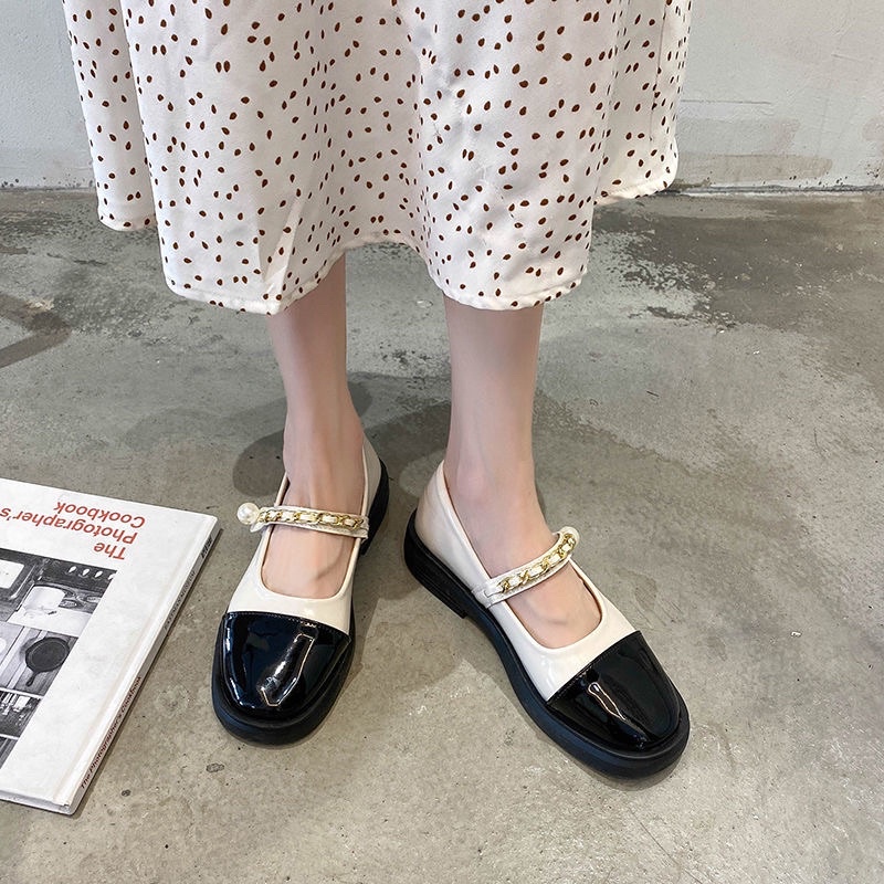 Giày bệt quai dán bánh bèo