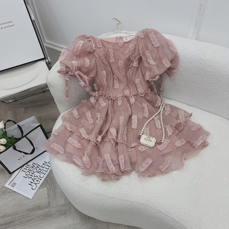 ĐẦM XOÈ HỒNG TAY BỒNG HOẠ TIẾT NỔI