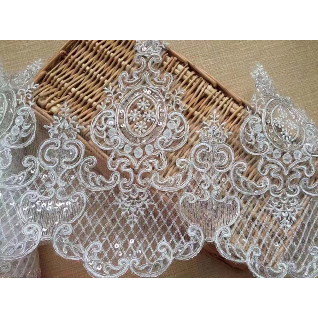 Dây Ren Đính Kim Sa 1Yard 24cm