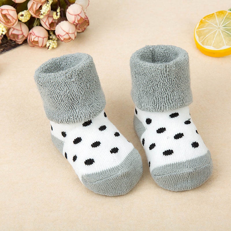 Vớ cotton mềm giữ ấm họa tiết hoạt hình dễ thương cho bé