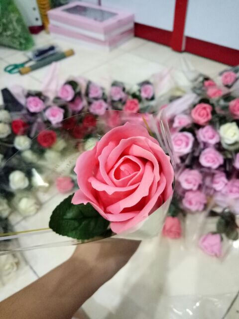Túi bọc  hoa 1 bông ( 50 tờ) (mẫu 1 đường gạch )
