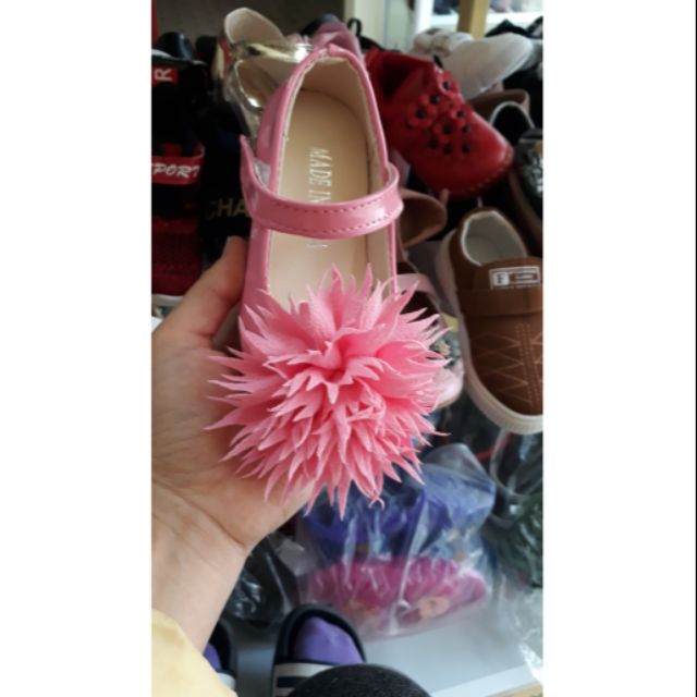 Búp bê nơ mào gà cho bé. Màu hồng cực xinh, cực yo. Size 26 tới 29. Chất liệu da mềm. Phù hợp cho các bé mặc đầm, cực yo