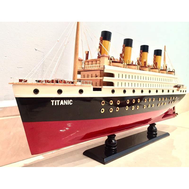 Tàu Titanic Chở Khách Dài 40cm Gỗ Xoan Đào Tự Nhiên 100%