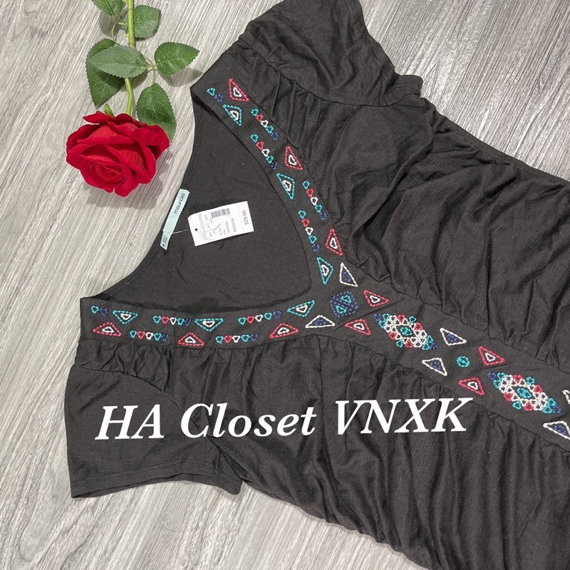 Áo Thun Cổ V Thêu XK