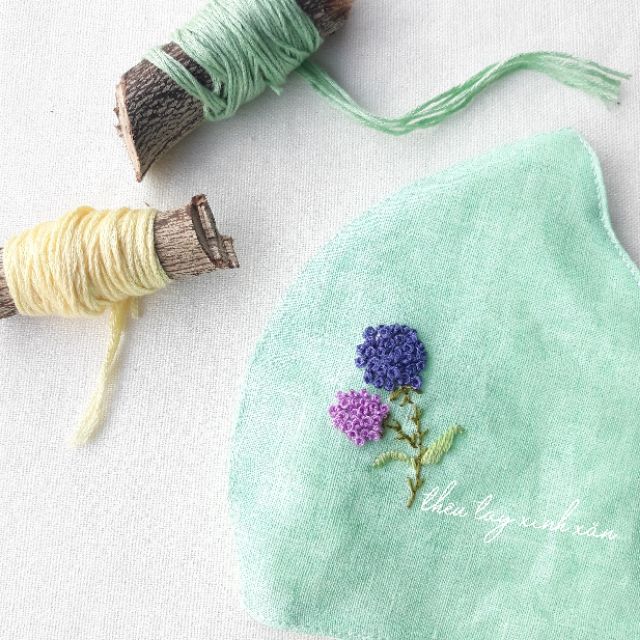 Khẩu trang linen thêu hoa dại 🌼 | BigBuy360 - bigbuy360.vn