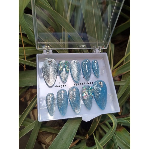Móng tay giả màu thạch xanh trong