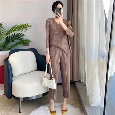 Set Áo Tay Dài Xếp Ly Phối Quần Dài Ống Rộng 2 Món Thời Trang Thu Đông Phong Cách Hàn Quốc Cho Nữ Mới