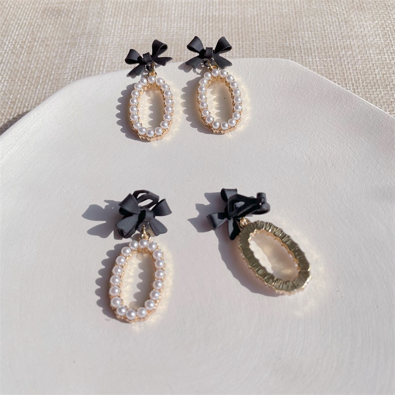 Khuyên tai kẹp không bấm lỗ chốt cố định K196 bằng hợp kim phủ màu hình elip đính nơ hạt trai dáng midi Leous