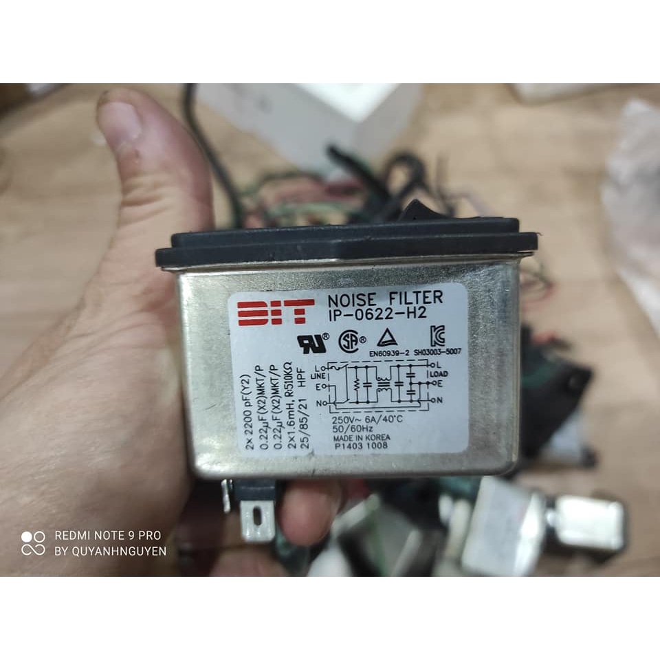 Ổ cắm có công tắc, cầu chì
