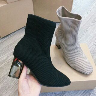 Boot len lỡ vân tăm gót bạc
